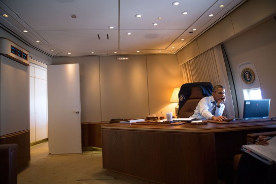 Obama at computer. Official White House Photo by Pete Souza